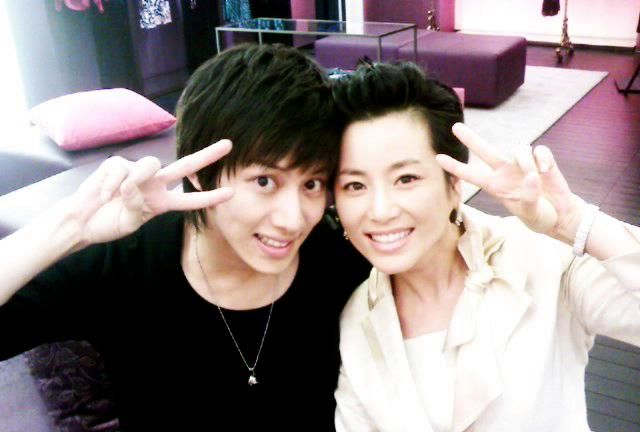 Is Song Jongho married? Please answer 997. Who plays the brother? Picture 4