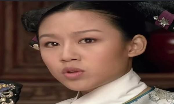 What does Xiaocui, a woman from Liang Yixin's swordsman family, mean by Baojuan? Picture 1