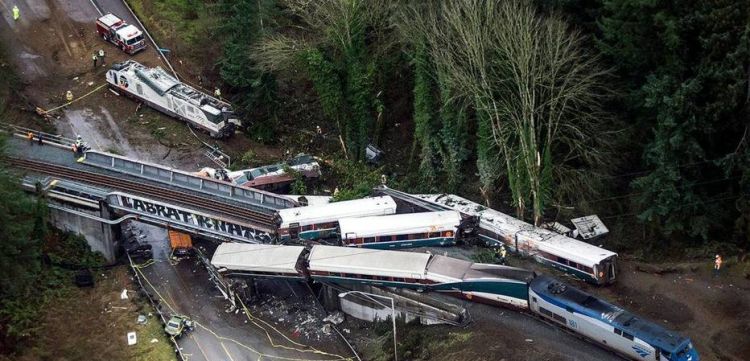 Dreaming about a train derailing and overturning, everyone is fine. What does it mean when a woman dreams about a train derailing? Picture 1