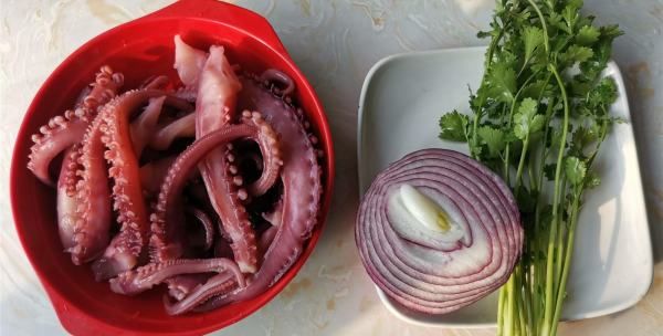 Next: Octopus, why is the octopus zoomed out in picture 3 when it is cooked?