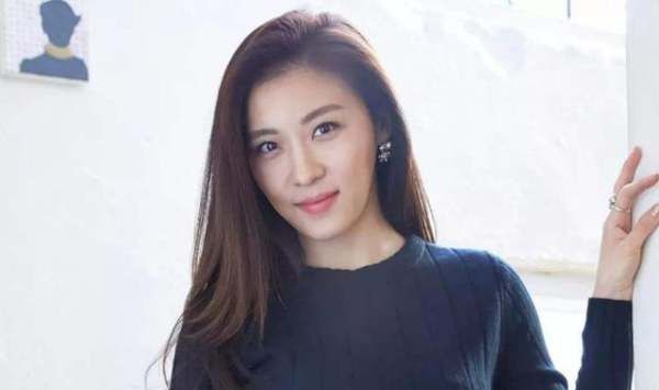 What is Ha Ji-won's status in South Korea? Picture 4 of an actress famous for her sexy