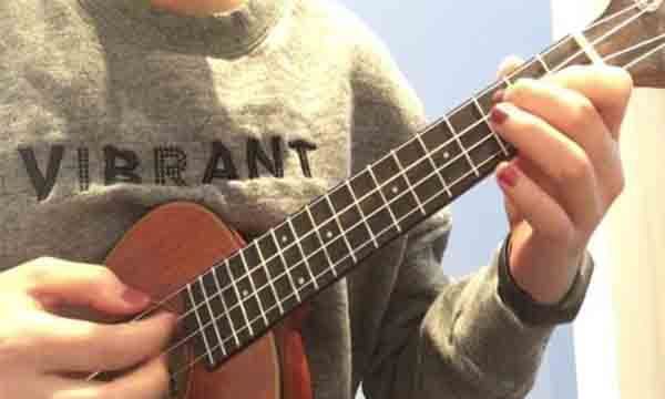 What brand is aquila? Which brand of ukulele is better? Picture 1