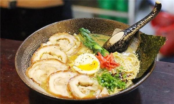 What is the hidden meaning of eating ramen in Japan? What is the meaning of eating ramen together in Japan? Picture 2