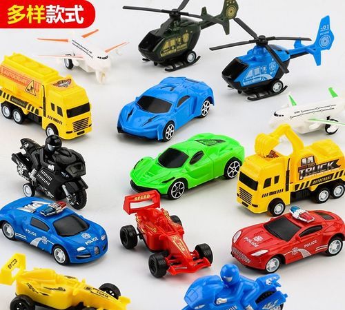 There are so many toys in the children's store, including cars and cars. Modify the wrong sentence. There are so many toys in the children's store, including cars, dolls, pictures, etc. Picture 4