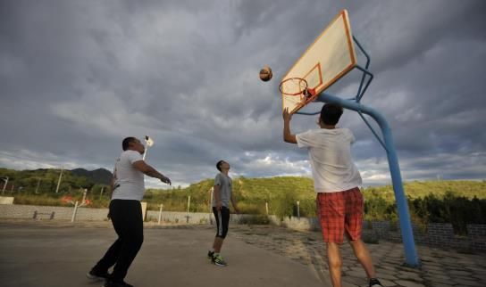 Dreaming about playing basketball. What does it mean to dream about playing basketball? Picture 1