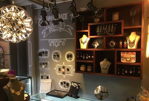 Photos of specialty jewelry stores. Can anyone recommend some small personalized jewelry stores in Hangzhou? Hatu 8