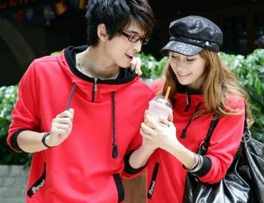 A website that sells couple's clothing. I've been in love with my boyfriend for a long time. Why doesn't my boyfriend coax me? Picture 1