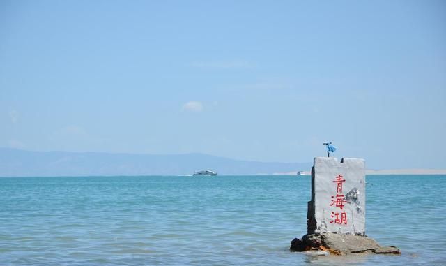 水天一色的意思,水天一色的成语解释及意思图2